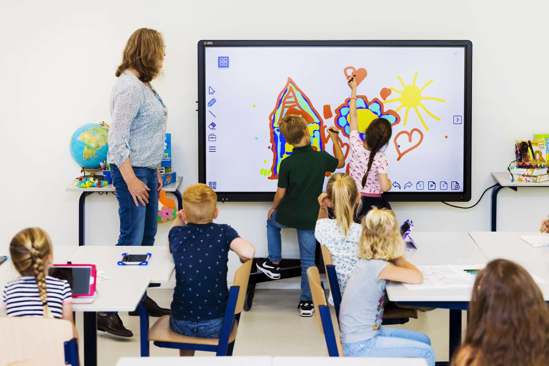 een vuurtje stoken lont gebied Interactive touchscreen displays for education and… | CTOUCH Global