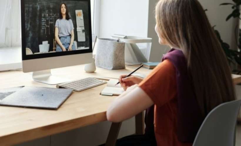 Thumb blended learning hybrid learning and flipped classroom